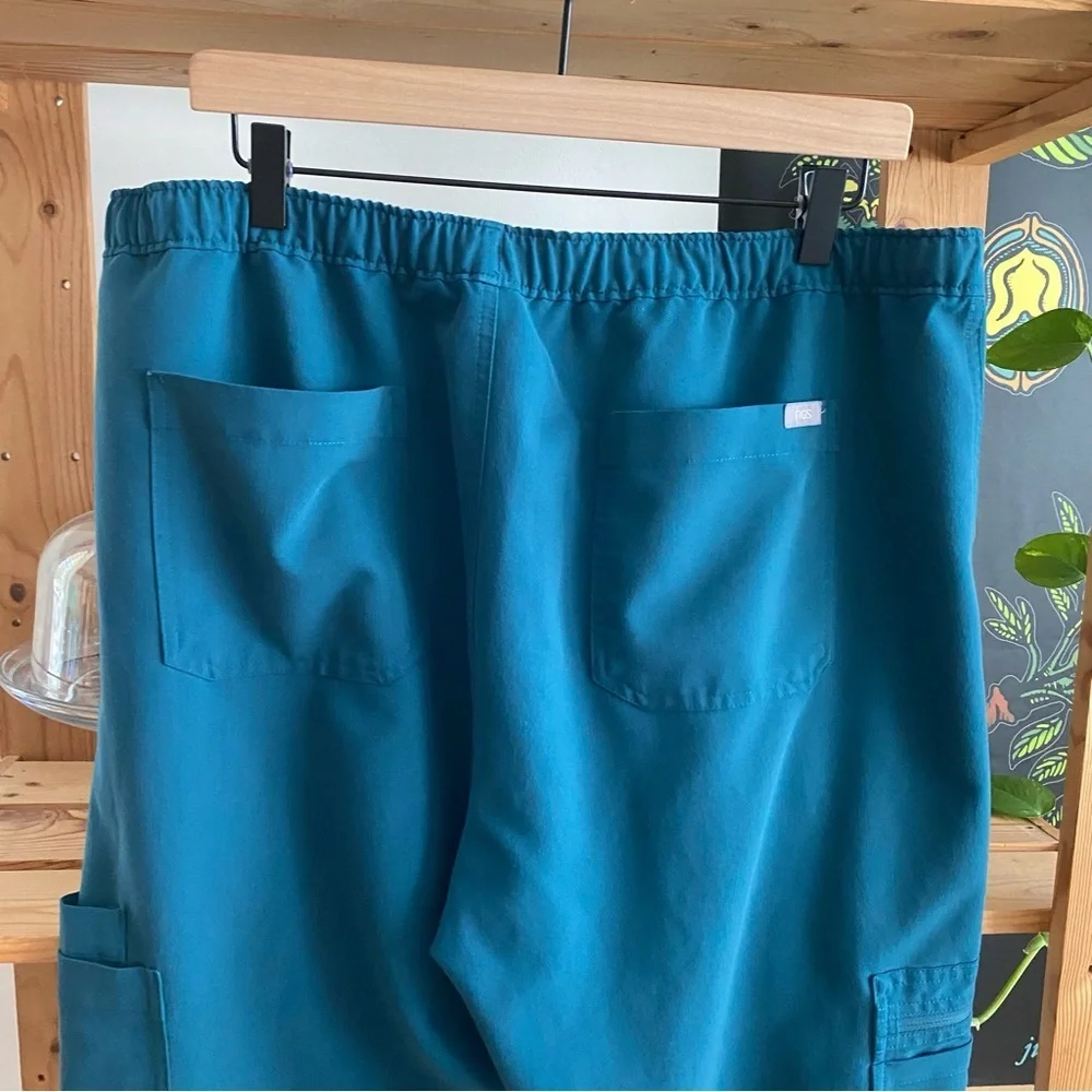 FIGS Teal Blue Cairo Cargo Scrub Pants XL Short